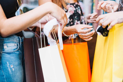 Azərbaycanda ötən ay geyimə nə qədər pul xərclənib?