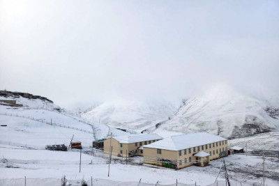 Şahdağ, Gədəbəy, Daşkəsən, Qrız, Xınalıqda qar yağıb