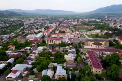 Bakıda avtobus zolağındakı lük təhlükə saçır – VİDEO