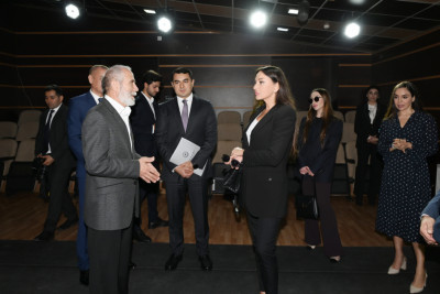 Mehriban Əliyeva və ailə üzvləri Pantomim Teatrında olublar - FOTO