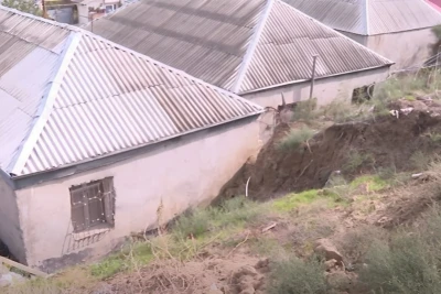 Bakıda daha bir torpaq sürüşməsi BAŞ VERDİ: Evlər TƏHLÜKƏDƏ