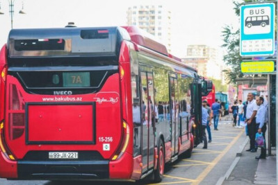 Bakıda dayancaqda avtobus gözləyən qadın öldü