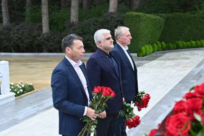 Böyük Britaniya Lordları Fəxri Xiyabanı Ziyarət ediblər