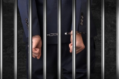 Azərbaycanda vəzifəli şəxslər həbs edildi