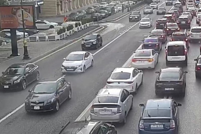 Bakının bir sıra yollarında tıxac yaranıb