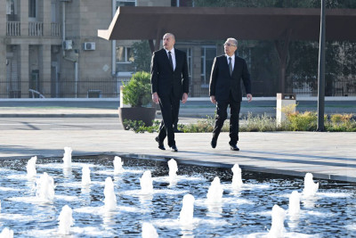 İlham Əliyev Bakı Dəmiryol Vağzalı və metronun "28 May" stansiyasının qarşısında yaradılan şəraitlə tanış olub - YENİLƏNİB