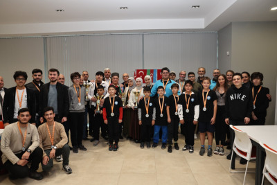 Bursada Zəfər Günü və Atatürkün Anım Günü ilə bağlı şahmat turniri keçirilib