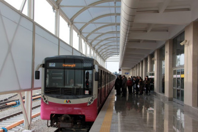 Bu metro stansiyasına qatarların hərəkət cədvəli dəyişdirilir