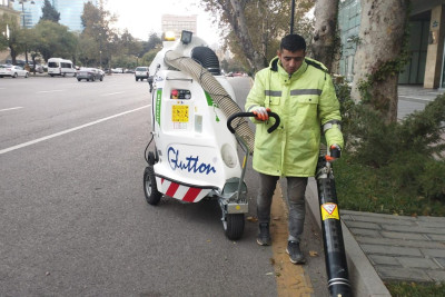 Bakıda küçə və parkları təmizləmək üçün yeni tozsoranlar gətirilib