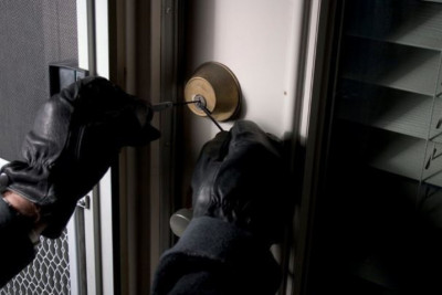 Yasamalda evdən 10 min manatlıq oğurluq olub