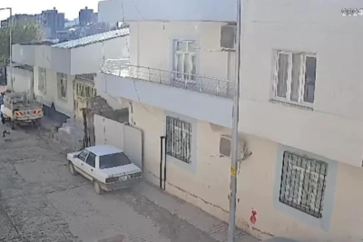 Türkiyədə 4 yaşlı uşaq mikroavtobusun altında qalaraq ölüb - VİDEO