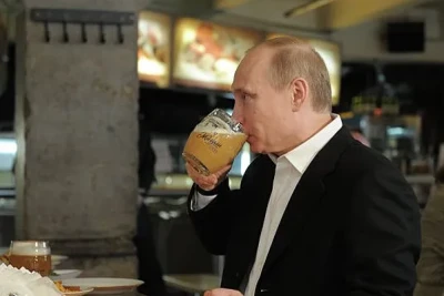 Putin illər əvvəl sevimli pivəsinə görə sammitə gecikib