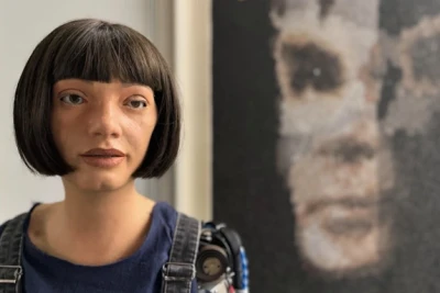 İnsanabənzər robotun çəkdiyi ilk sənət əsəri heyrətamiz qiymətə satıldı