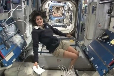 Səkkiz günlük getsə də, iki il kosmosda ilişib qalan astronavtın vəziyyəti pisləşib