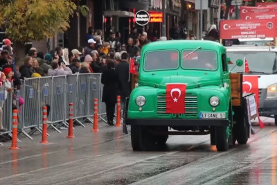 Nəsildən-nəsilə miras qalan yük maşını nümayiş olunub - VİDEO