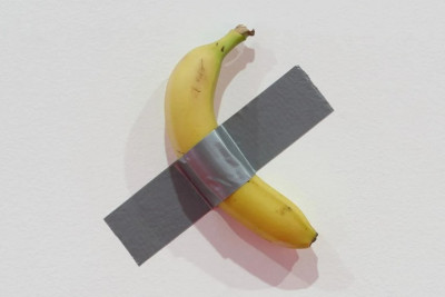 Lentlə yapışdırılan məşhur banan 6,2 milyon dollara satılıb