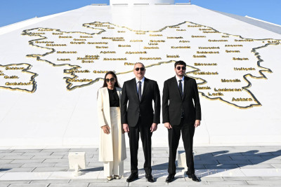 Prezident İlham Əliyev Bakıda Dövlət Bayrağı Meydanında olub, Azərbaycanın üçrəngli Bayrağını ucaldıb - YENİLƏNİB