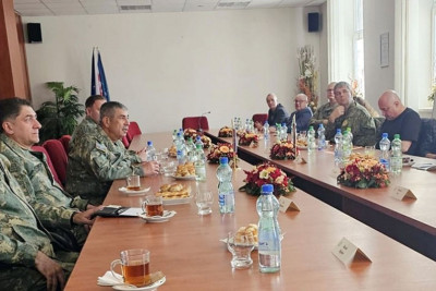 Müdafiə naziri Zakir Həsənov Slovakiyada döyüş texnikaları ilə tanış olub
