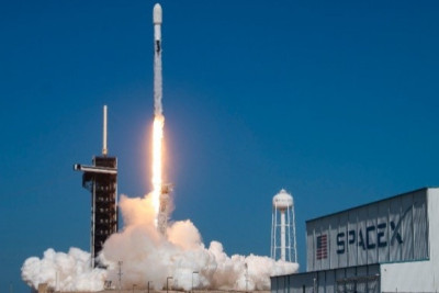 SpaceX 22 yeni Starlink peyklərini orbitə çıxardı
