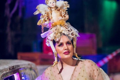 Elza Seyidcahanın yazdığı şeiri dərsliyə saldılar