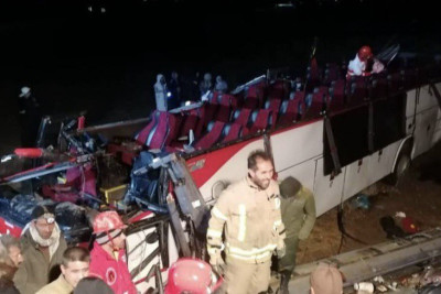 İranda zəvvarları daşıyan avtobus aşdı: Çox sayda ölən və yaralanan var - VİDEO
