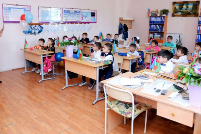 Məktəblərdə payız tətilindən sonra dərslər başlayıb