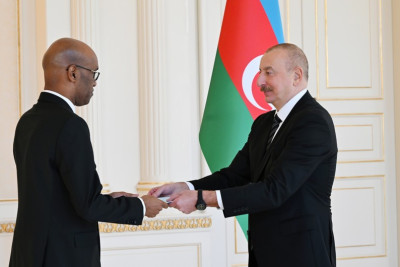Prezident İlham Əliyev Somalinin Azərbaycanda yeni təyin olunmuş səfirinin etimadnaməsini qəbul edib - YENİLƏNİB