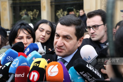 Hikmət Hacıyev: Ermənistanla Azərbaycan arasında danışıqlarda üçüncü ölkəyə ehtiyac yoxdur