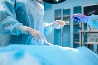 Sürətlə yayılan sinə ƏMƏLİYYATI - Mammoplastika edən analar körpəsinə süd verə bilərmi?