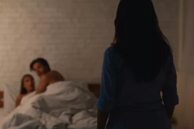 Bakıda hoteldə arvadını kişi ilə tutan məşhur kim olub?