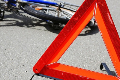 Lənkəranda avtomobil velosipedçini vuraraq öldürüb