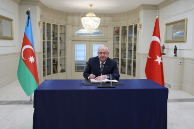 Türkiyənin müdafiə naziri Azərbaycan səfirliyini ziyarət edib