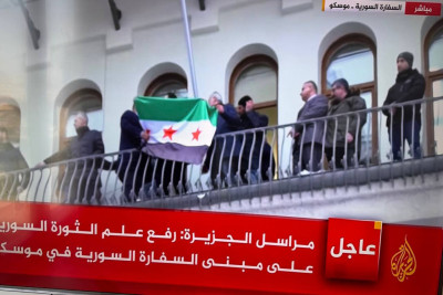 Suriyanın Moskvadakı səfirliyinin binasında müxalifətin bayrağı qaldırılıb  - VİDEO