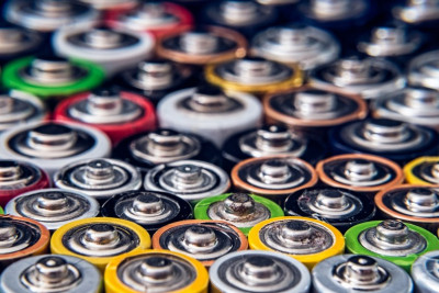 Alimlər uzun illər istifadə müddəti olan almaz akkumulyator yaradıblar