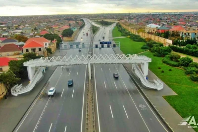 Aeroport yolunda yeni piyada keçidi inşa edildi