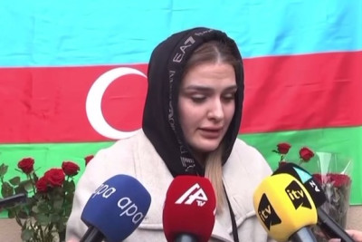 Stüardessa Hökümə Əliyevanın iş yoldaşı: Bu cür səssiz, sakit qız bütün ölkəyə səs saldı - VİDEO