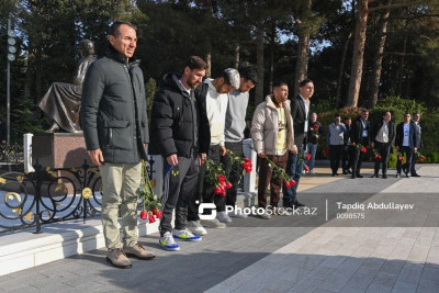 Lionel Messi və dostları Bakıda Heydər Əliyevin xatirəsini anıblar - FOTO