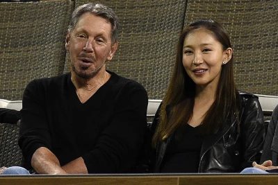 Dünyanın ən zəngin adamlarından birinin "gizli" arvadı tapıldı: Özündən 47 yaş kiçik