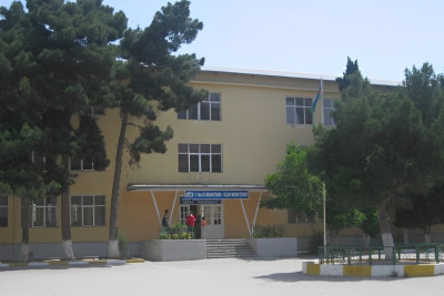 Xırdalan məktəbində direktorla valideyn arasında QALMAQAL – Polis işə qarışdı
