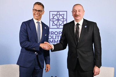 Prezident həmkarını təbrik etdi