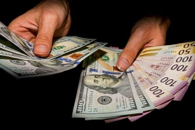Manatını dollara dəyişmək istəyənlərin NƏZƏRİNƏ