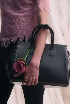 Artıq çantalar da xüsusi bəzək tələb edəcək - FOTO