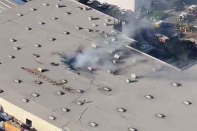 ABŞ-da təyyarə binaya ÇIRPILDI - VİDEO