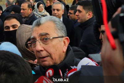 İcra başçısı jurnalistin sualına qəzəbləndi - VİDEO