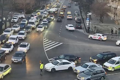 Bakının bir sıra yollarında tıxac yaranıb