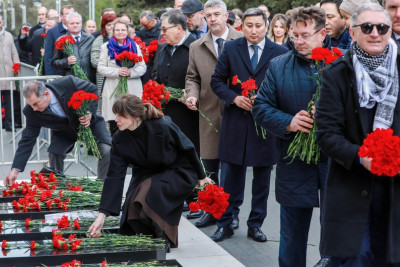 Vladanka Andreyeva Şəhidlər xiyabanını ziyarət edib - FOTO