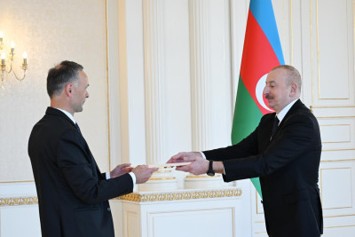 Prezident İlham Əliyev Litvanın Azərbaycanda yeni təyin olunmuş səfirinin etimadnaməsini qəbul edib