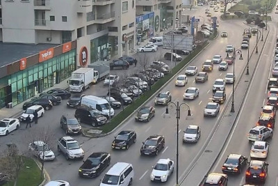 Bakının bir sıra yollarında nəqliyyatın sıxlığı yaranıb