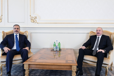 Prezident İlham Əliyev Türkiyənin xarici işlər nazirini qəbul edib