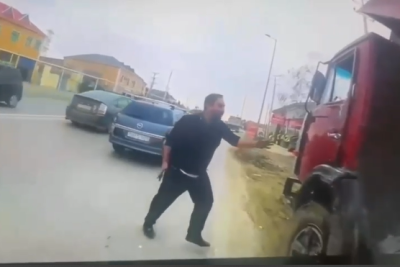 Polisi şərləyən sürücünün görüntüləri yayılıb - VİDEO